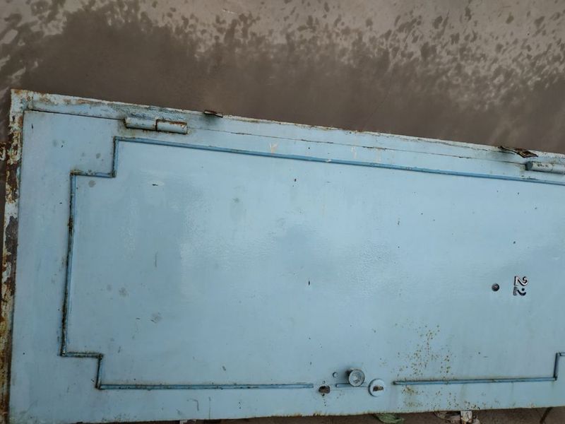 Продам железную дверь (металлолом) Продам железную дверь (металлолом)