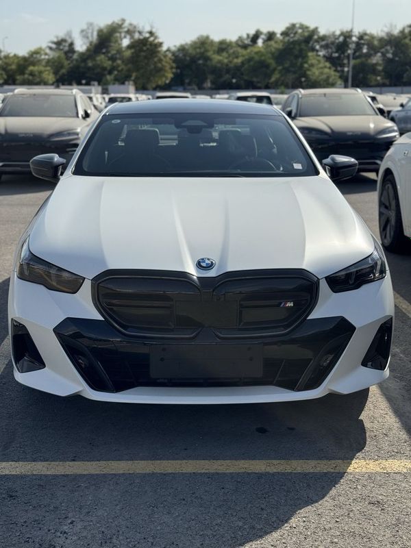 BMW I5 M60. 2024 йил Германский сборка. Карбон пробег 8500км BMW I5 M60. 2024 йил Германский сборка. Карбон пробег 8500км