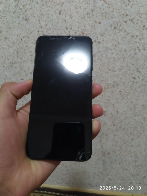 Redmi 5 plus sotiladi Redmi 5 plus sotiladi