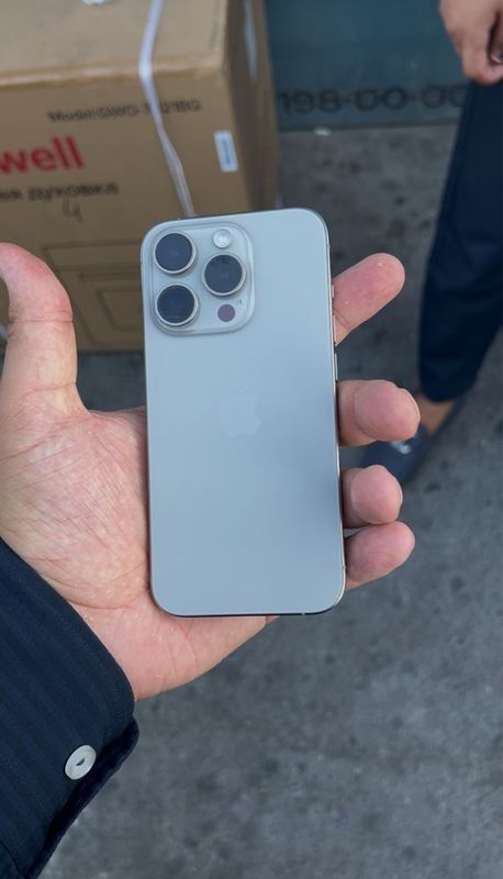 Iphone 15pro sotladi Iphone 15pro sotladi