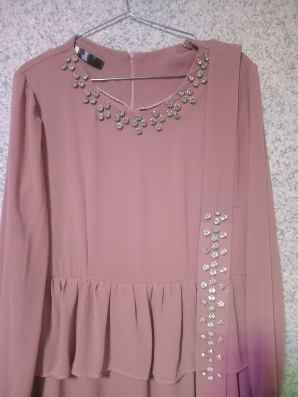 vecherni koylak 52 razmer 1marta kiyilgan vecherni koylak 52 razmer 1marta kiyilgan