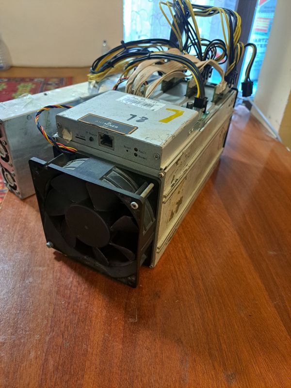 Asic S9_14.0 SOTILADI. Holati judayam yaxshi Asic S9_14.0 SOTILADI. Holati judayam yaxshi