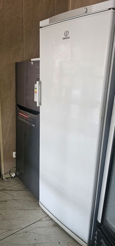 Indesit Морозильник Indesit Морозильник