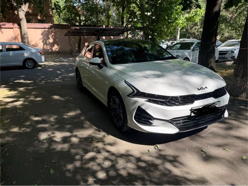 K5 2022 yil, oq rang, 1 pozitsiya K5 2022 yil, oq rang, 1 pozitsiya