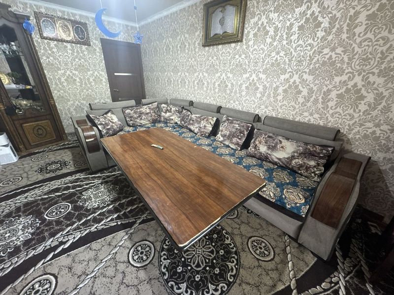 Столи билан мебель сотилади Столи билан мебель сотилади