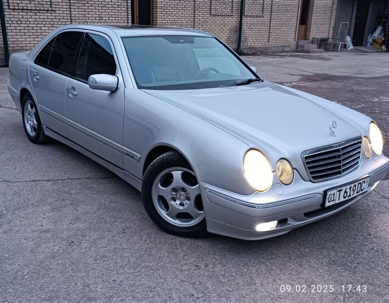 Mercedes Benz E200