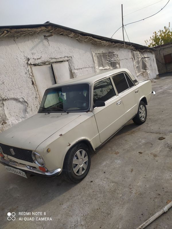 Vaz 01 sotiladi 1500$