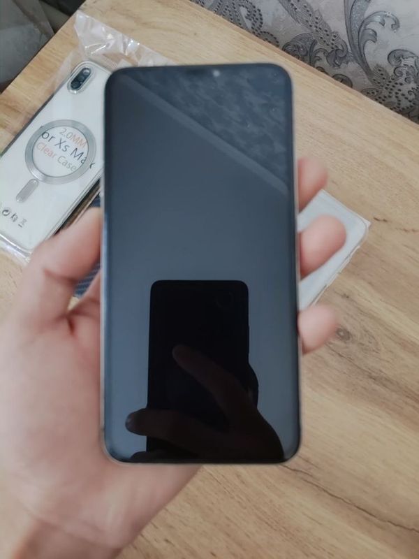 Iphone Xs Max 512 Gb yunks 80 turuton bor feys id yoq Holat idial Iphone Xs Max 512 Gb yunks 80 turuton bor feys id yoq Holat idial