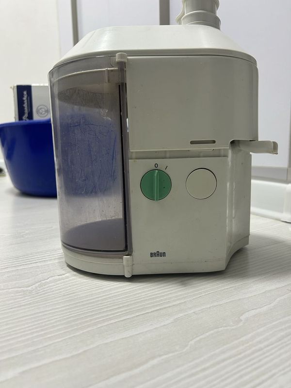 Соковыжималка braun, б/у. Работает хорошо Соковыжималка braun, б/у. Работает хорошо