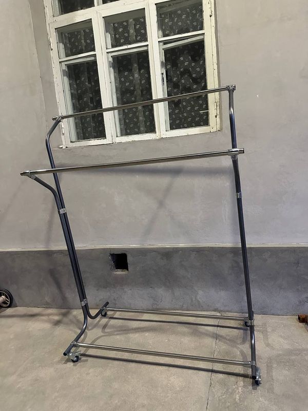 Garderob veshalka Garderob veshalka