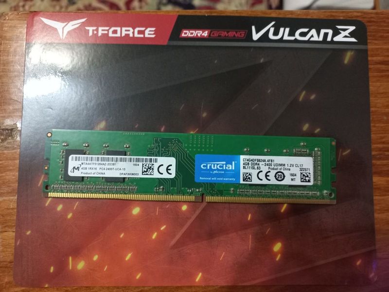 Оперативная память 4GB DDR4 2400 MHz + DDR3 2GB