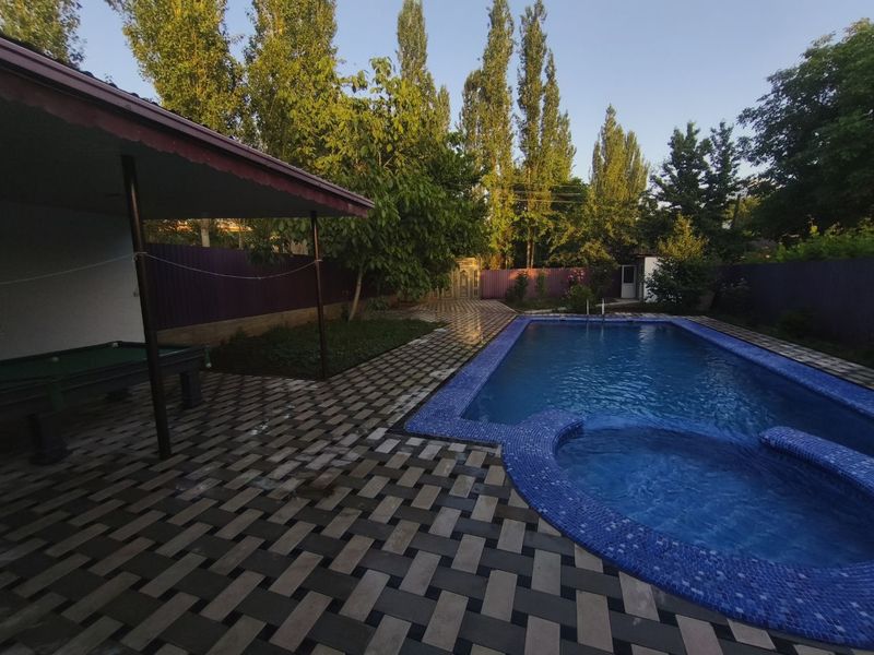 Dacha yakkatut xam waroyit bor 3ta spalni 1 zali bor basen 12*6 Dacha yakkatut xam waroyit bor 3ta spalni 1 zali bor basen 12*6
