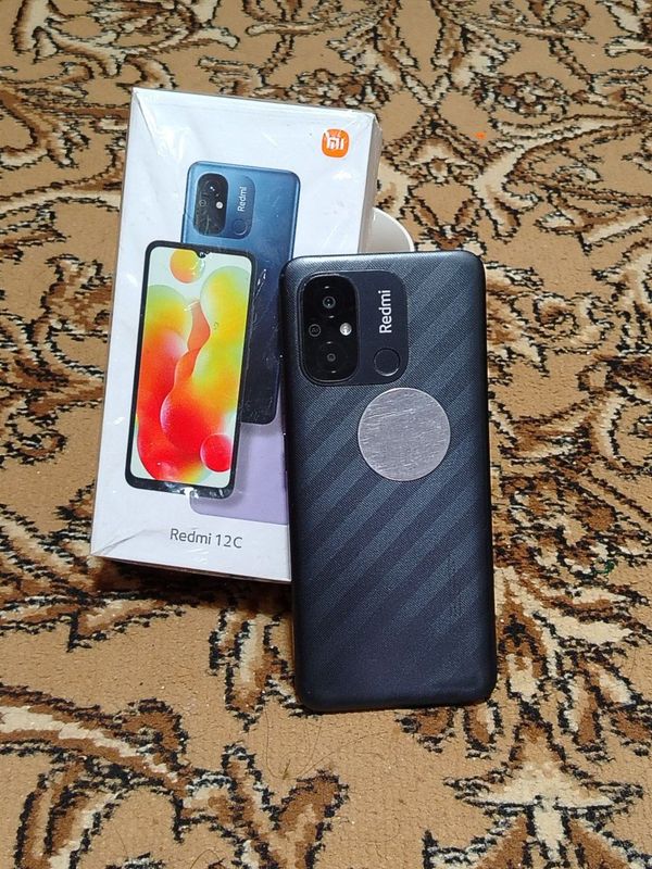 Ideal holatda kar san 8/128 redmi 12c