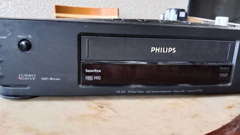 Видеомагнитофоны LG и Philips Видеомагнитофоны LG и Philips
