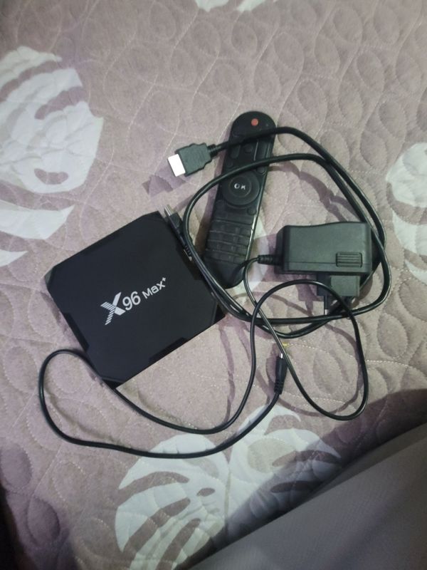 Srochna Televizori smart qiladigon Tvbox sotiladi. Srochna Televizori smart qiladigon Tvbox sotiladi.