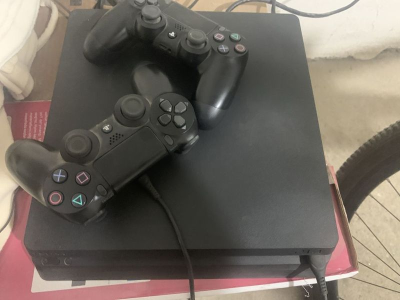 Playstation 4 slim 1 terabite
