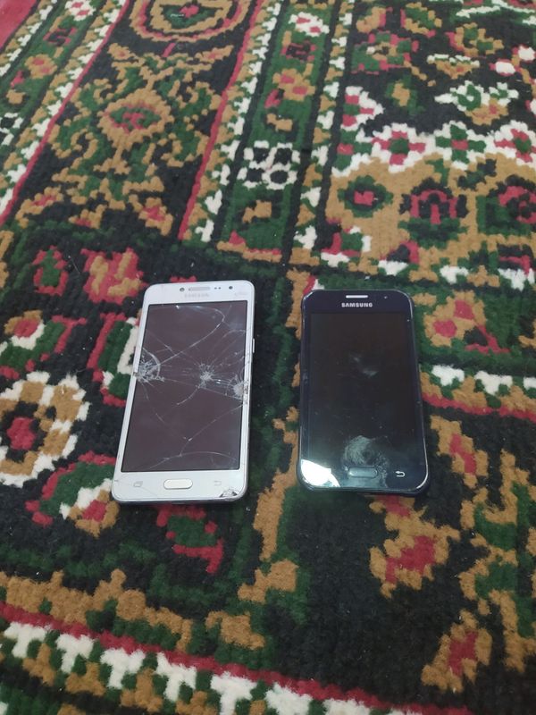 Samsung j1 150 j5 300 Samsung j1 150 j5 300
