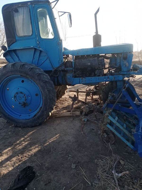 Traktor T28,kultivator,selka,dilnovoz,chizel sotiladi xolati ajoyib Traktor T28,kultivator,selka,dilnovoz,chizel sotiladi xolati ajoyib
