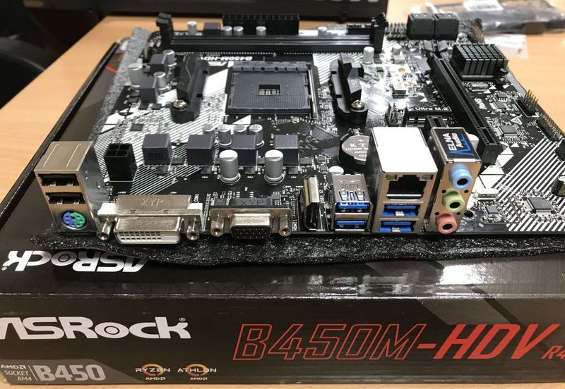 Продам комплект амд плата Asrock b 450 + память ddr4 8x2 Продам комплект амд плата Asrock b 450 + память ddr4 8x2