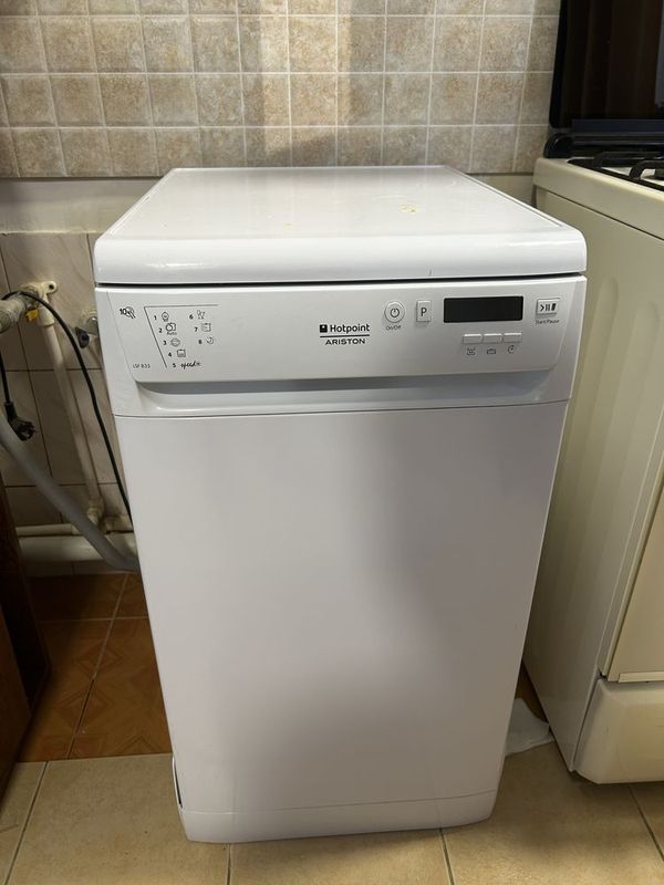 Посудамоечная машира Hotpoint Ariston Посудамоечная машира Hotpoint Ariston