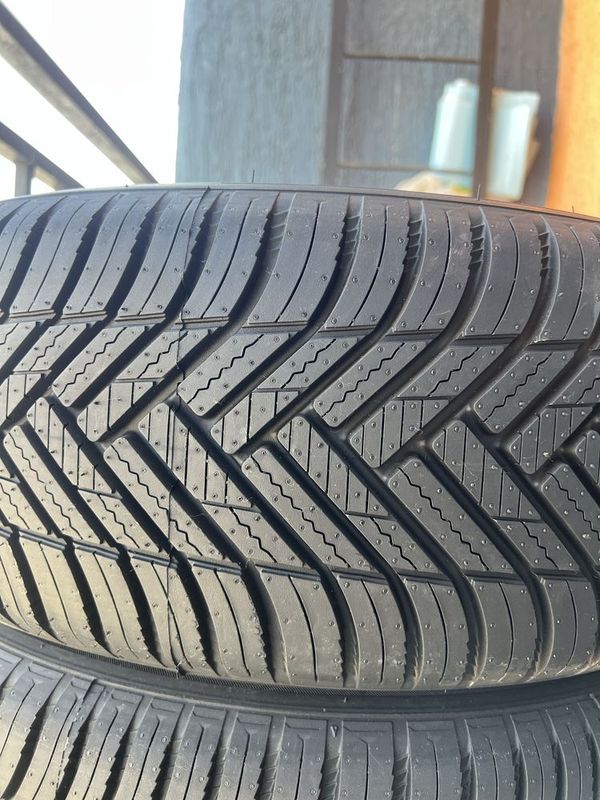 Шина марки ”Hankook” мод. 215/55R17 Kinergy 4s2. Всесезонка. Мягкий