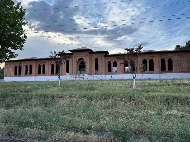 Продаётся Ресторан Кафе Ахангаран трасса А-373 94сотх Продаётся Ресторан Кафе Ахангаран трасса А-373 94сотх