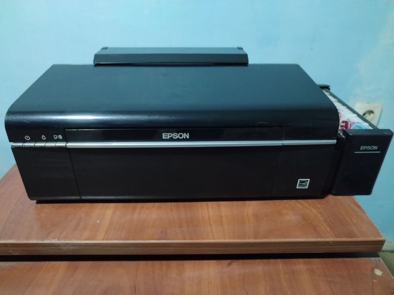 Epson L805 цветной принтер сотилади. Epson L805 цветной принтер сотилади.