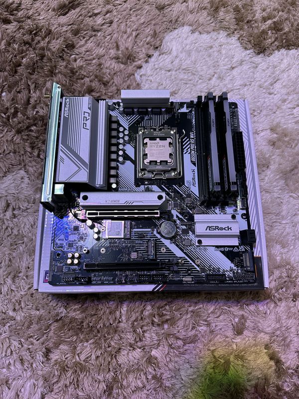 Комплект: ASRock B650M, Ryzen 5 7500F, Kingston FURY RGB DDR5 32GB Комплект: ASRock B650M, Ryzen 5 7500F, Kingston FURY RGB DDR5 32GB