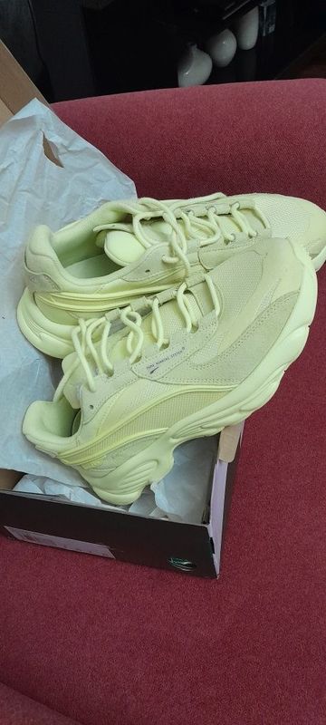 Puma. Кроссовки женские. Puma. Кроссовки женские.
