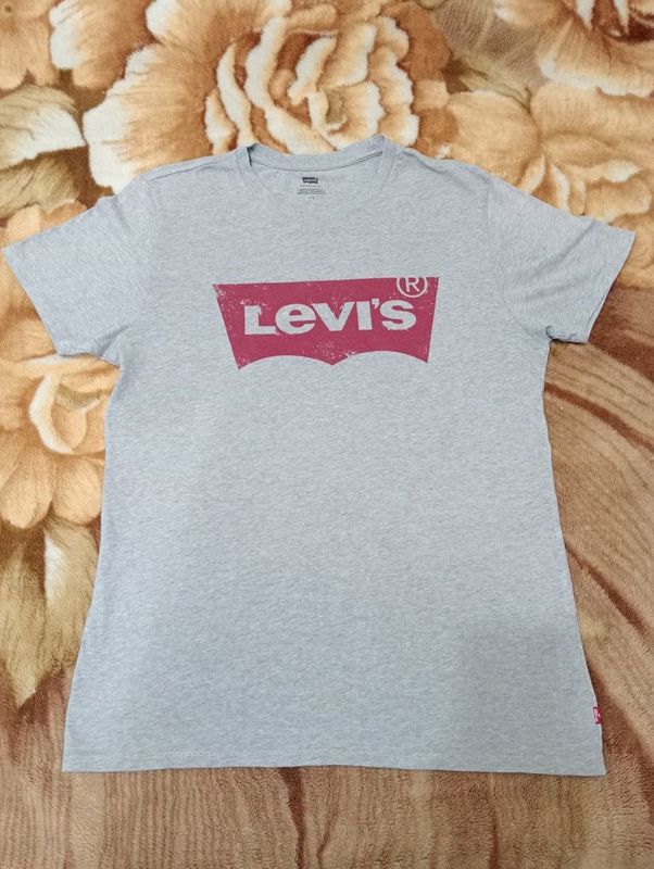 Футболка "Levi's". Унисекс. Размер 48 Футболка "Levi's". Унисекс. Размер 48
