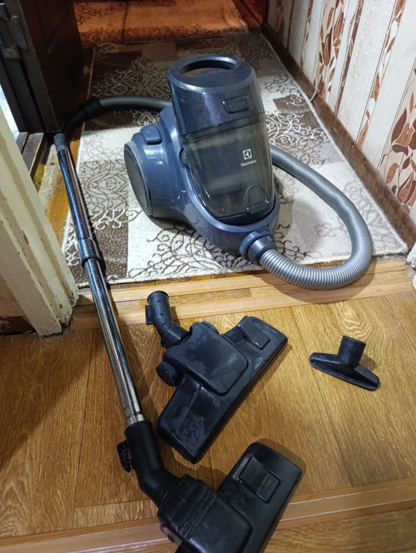 Продам срочно пылесос Electrolux