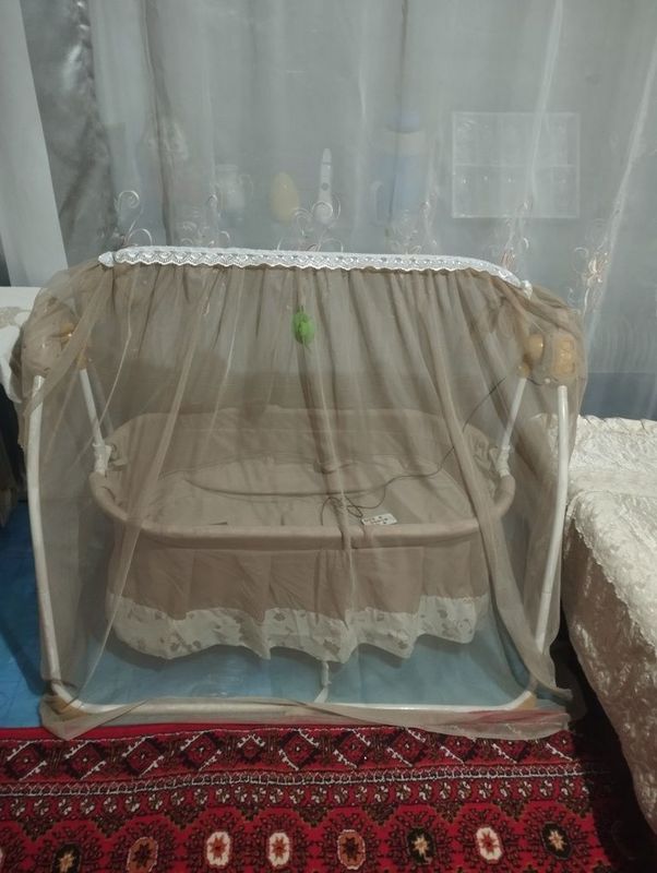 Aqilli belanchak chaqaloq uchun elektronniy Aqilli belanchak chaqaloq uchun elektronniy