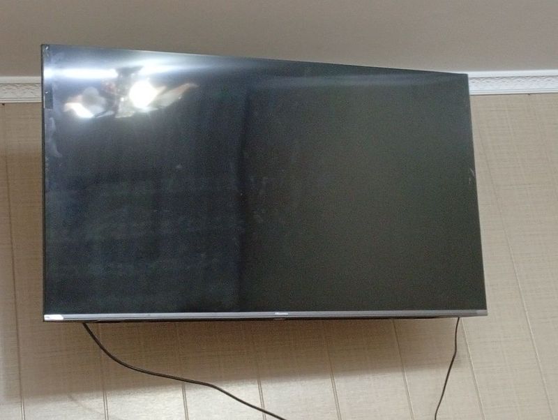 Hisinse smart 50 tali ekran ketgan Hisinse smart 50 tali ekran ketgan