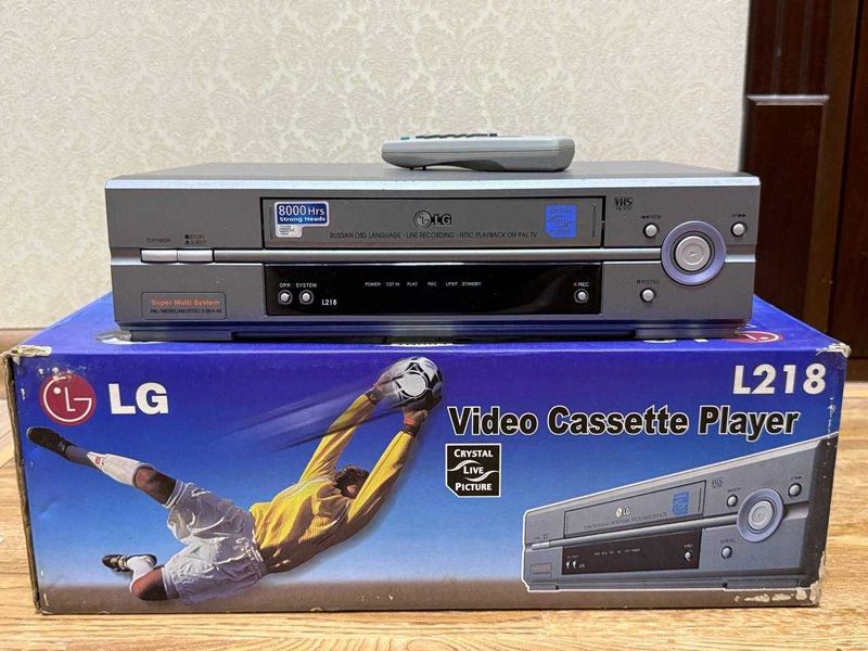 Видеомагнитофон VHS Видеомагнитофон VHS