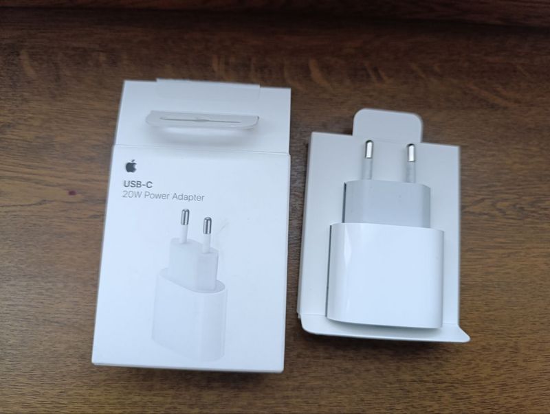 Оригинальная зарядка, шнур и чехол от iphone 15 pro max