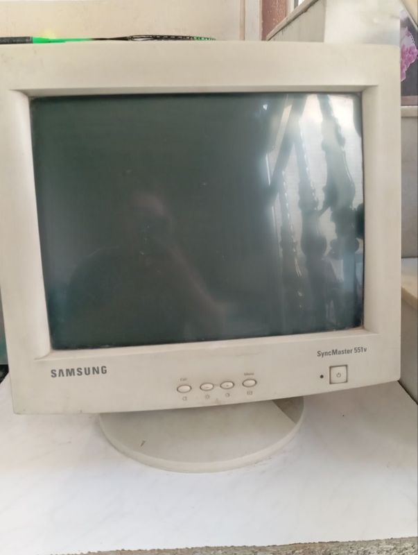 Samsung monitor sotiladi Samsung monitor sotiladi