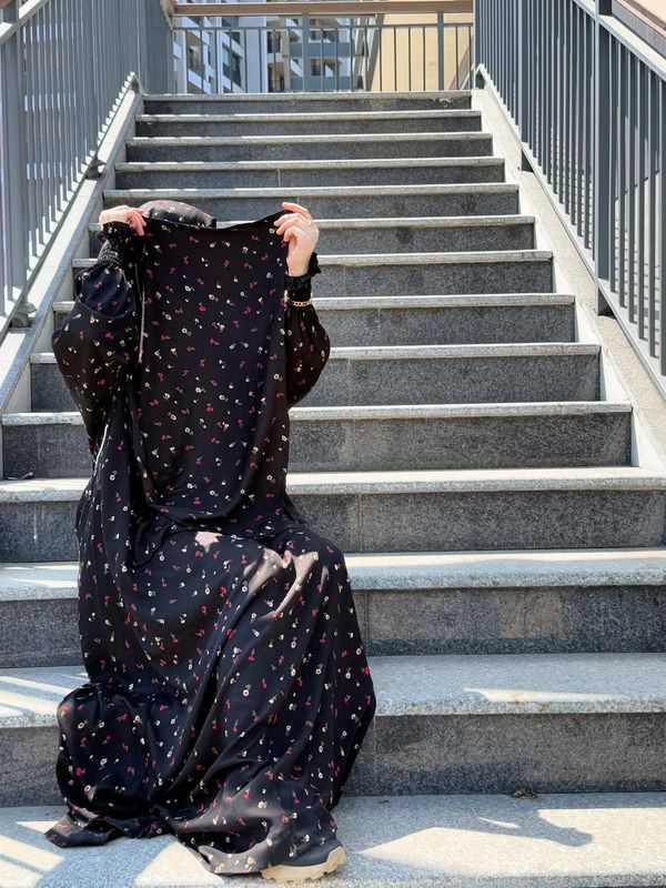 Sumayya matosidan namaznik sharfi bilan 300.000 Sumayya matosidan namaznik sharfi bilan 300.000