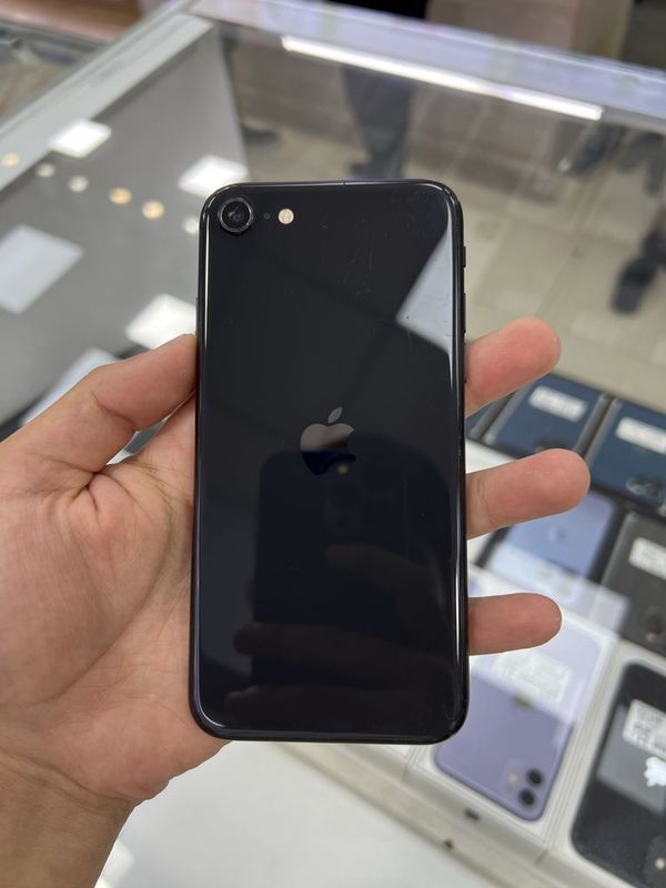 iPhone SE 2020 64GB/80% iPhone SE 2020 64GB/80%