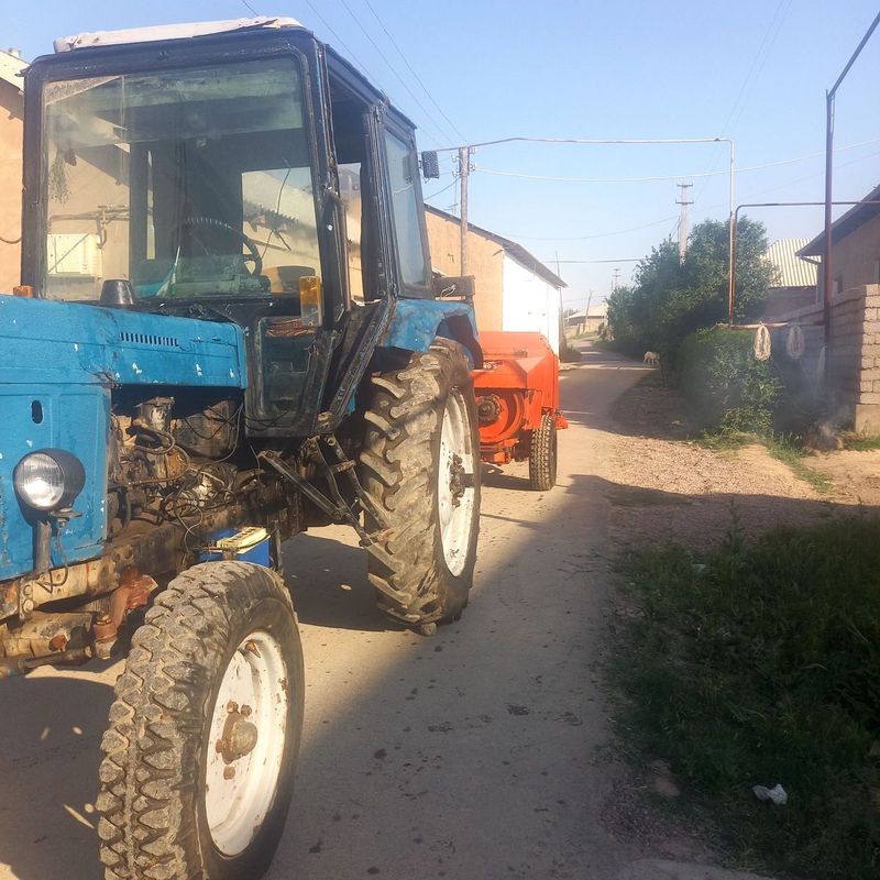 Traktor va Press-podborchik - Tayyor Ish Holatida! Narxi: $16,000 Qis Traktor va Press-podborchik - Tayyor Ish Holatida! Narxi: $16,000 Qis