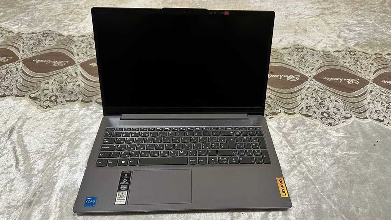 Notebook sotiladi Notebook sotiladi