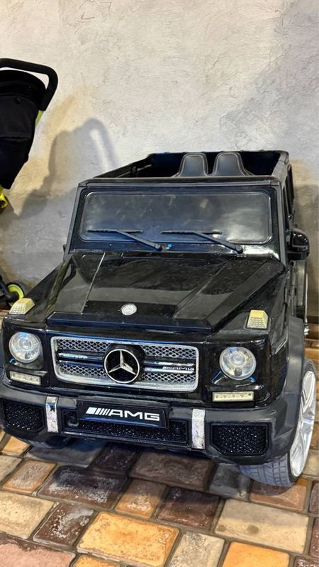 Продается машинка на акумуляторе Гелик AMG