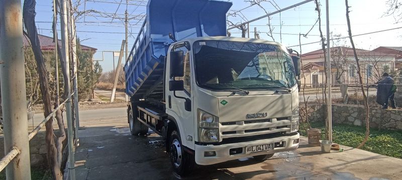 ISUZU NPR 82L samosval