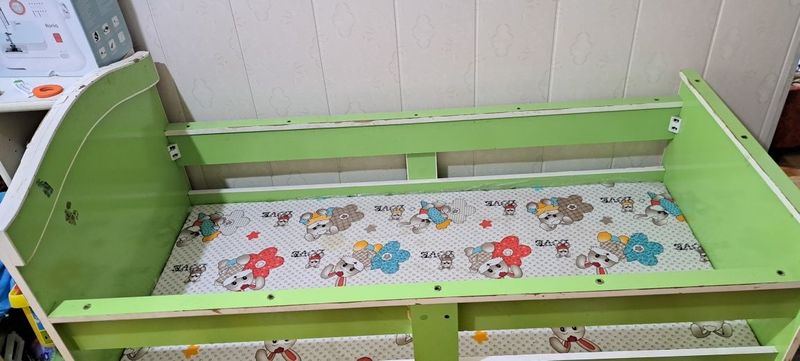 Детскся кравать пролаеться