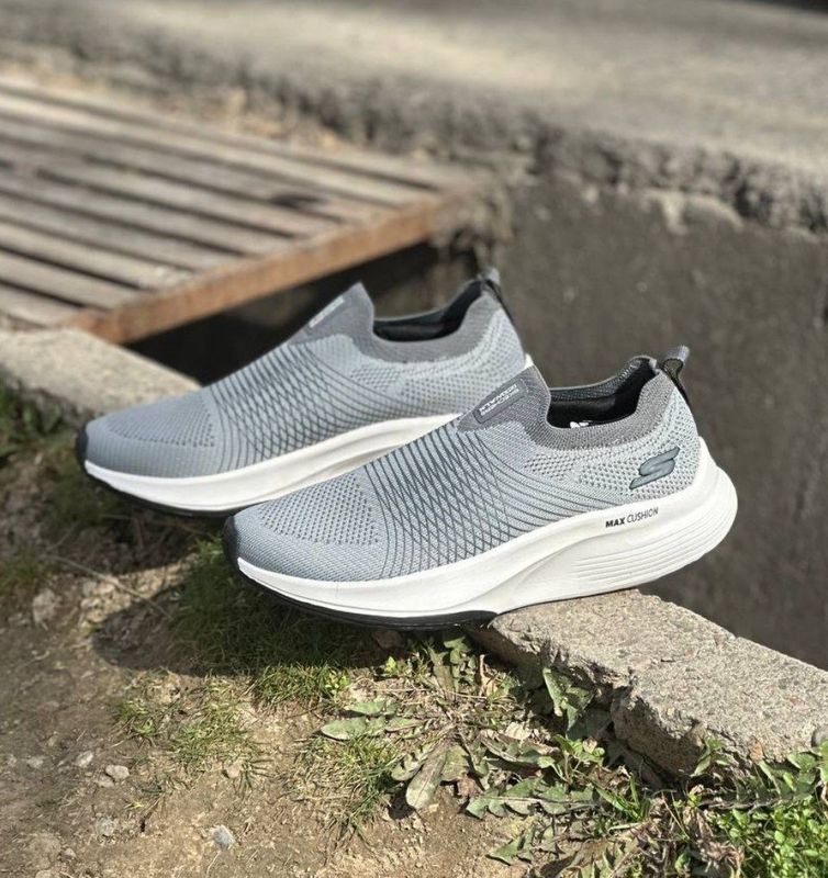 Skechers Ultira .
