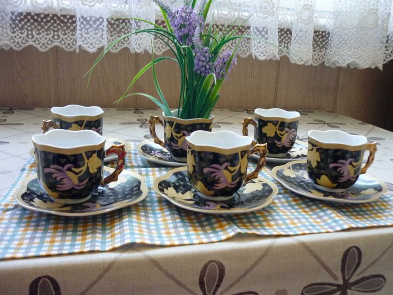 Продаются чашки с блюдцами Продаются чашки с блюдцами