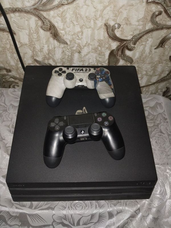 Ps4 pro 1Tb o'yinlari 2 ta pulti bilan ko'p ishlatilinmagan Ps4 pro 1Tb o'yinlari 2 ta pulti bilan ko'p ishlatilinmagan