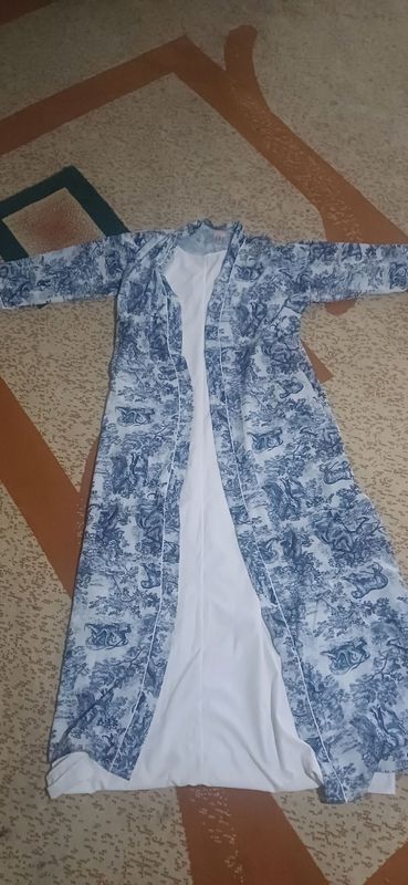 yangi Abaya kiyilmagan yangi Abaya kiyilmagan