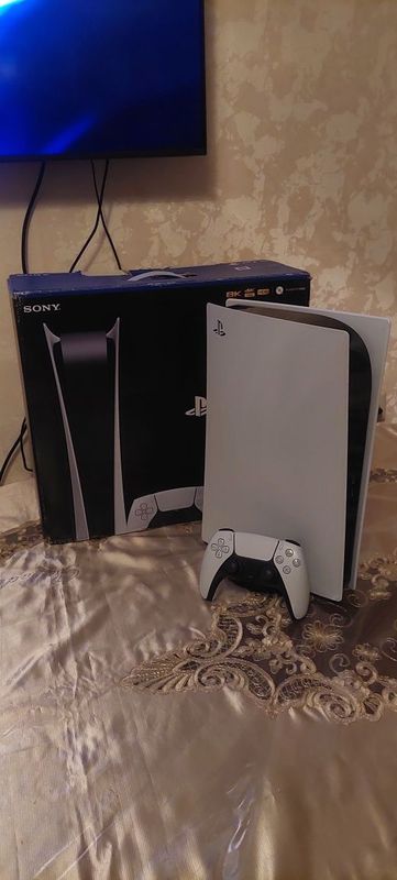 Продаю Sony PS-5 Digital Edition с играми!