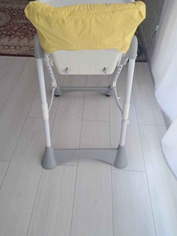 Bolalar uchun ovqatlanadgan stul Bolalar uchun ovqatlanadgan stul