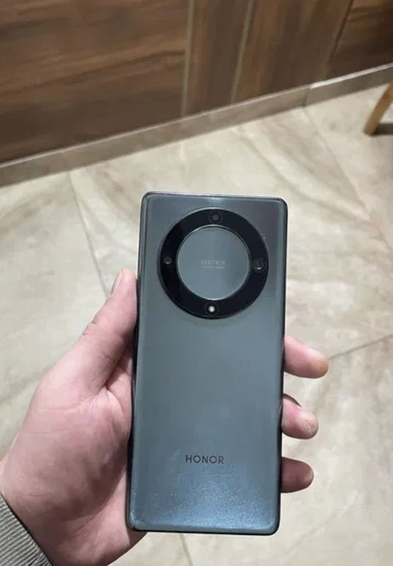 Honor x9a 5g bor abmen bor 128 ga 8 Oynasi sal yorilgan Honor x9a 5g bor abmen bor 128 ga 8 Oynasi sal yorilgan